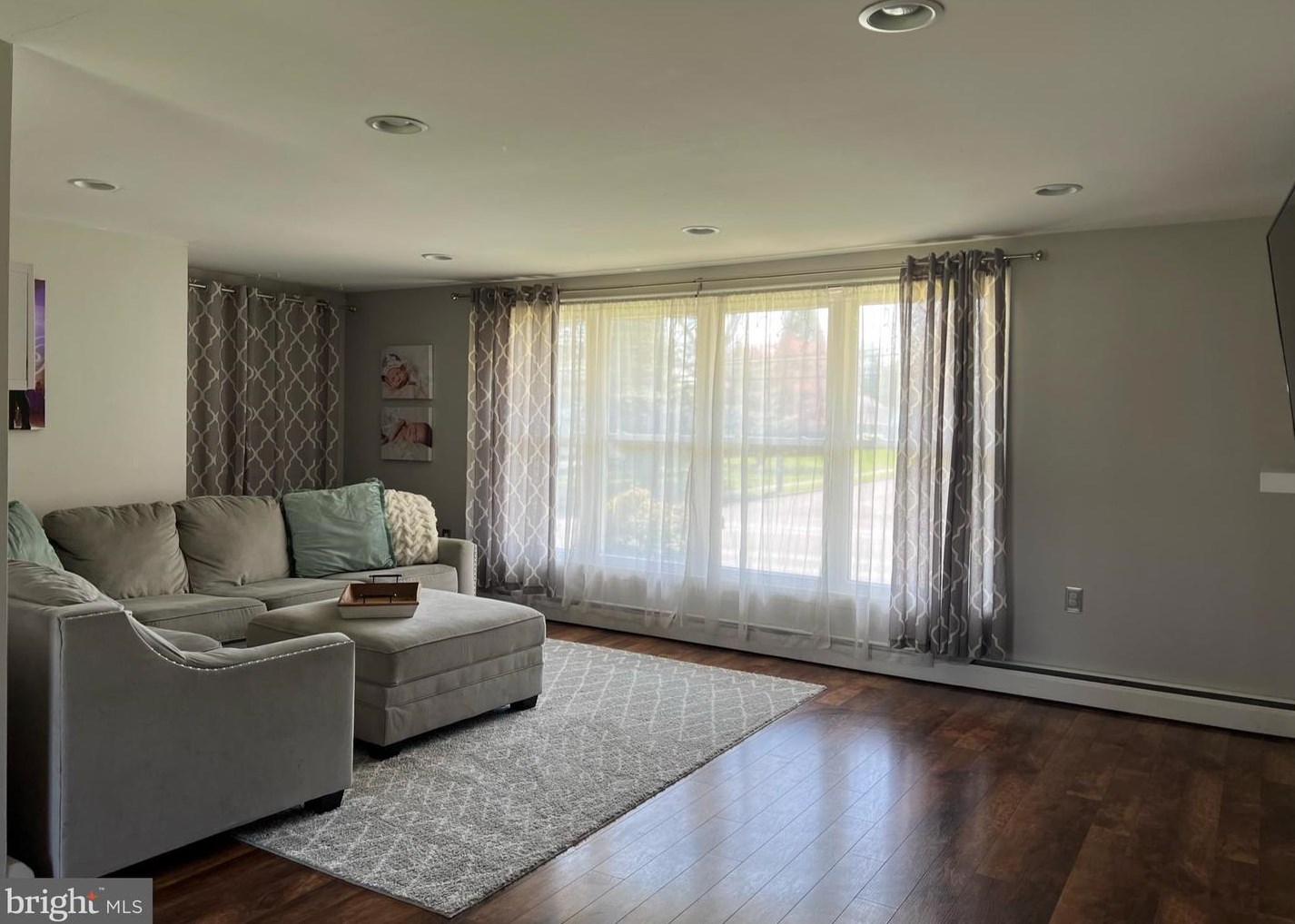 425 W County Line Rd, Huntingdon Valley, PA 19006