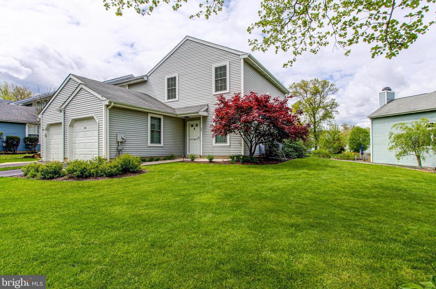 25 Carousel Cir, Gardenville, PA