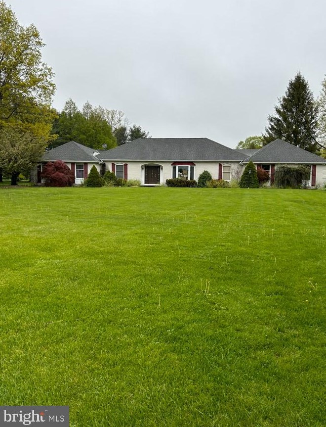195 Iron Hill Rd, Gardenville, PA