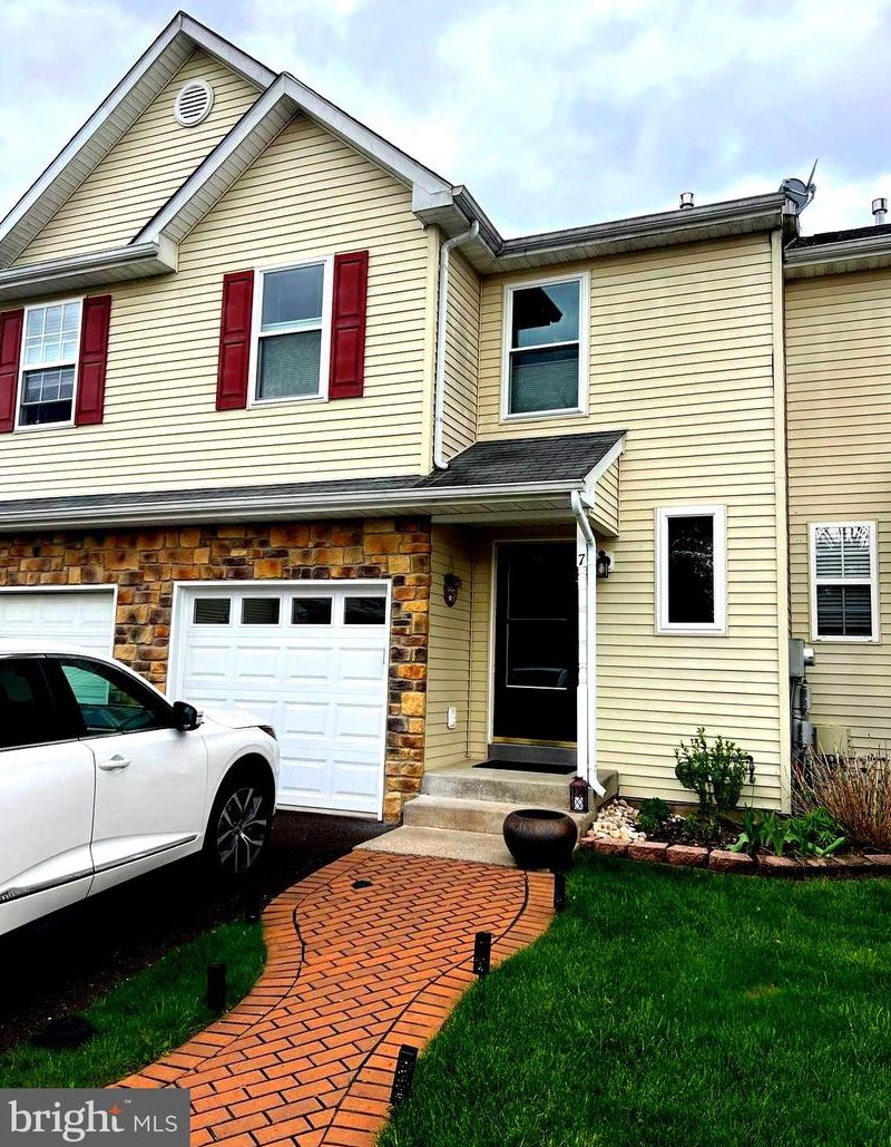7 Coolidge Ave, Sellersville, PA 18960