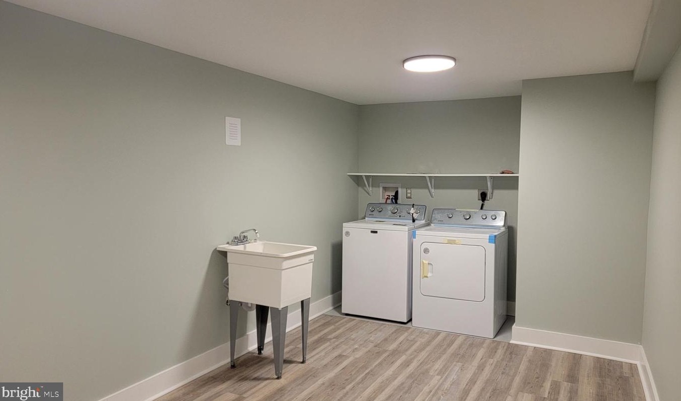 275 Yardley Ave, Levittown PA  19054-1121 exterior