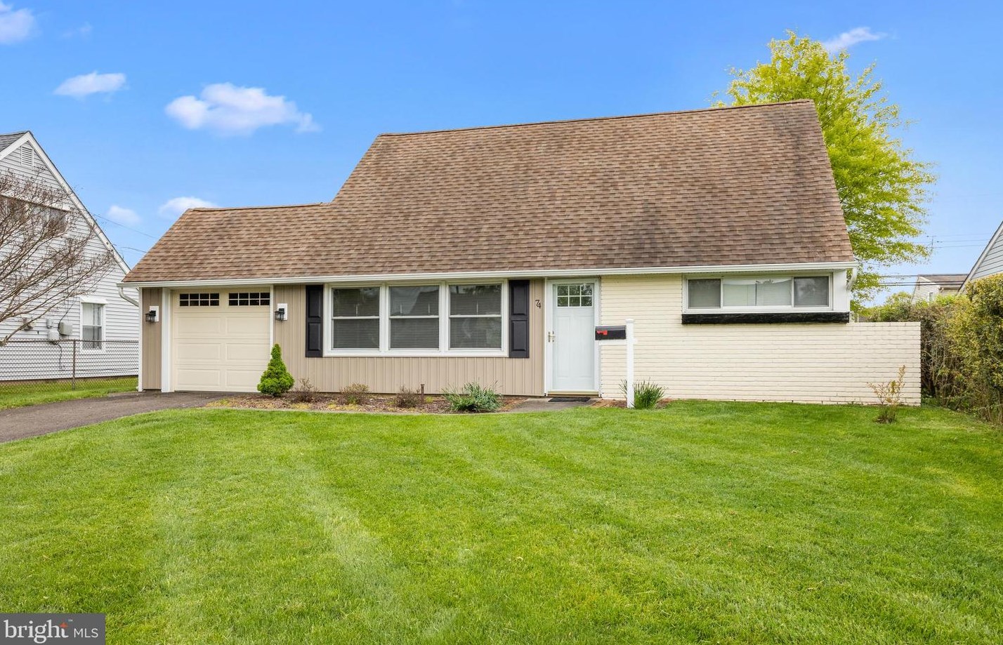 74 Indian Red Rd, Levittown, PA 19057-2318