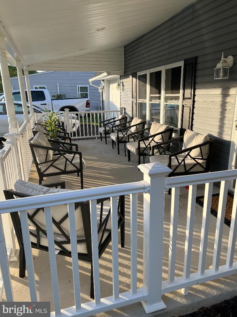 10 Quakeroak Rd, Levittown, PA 19057