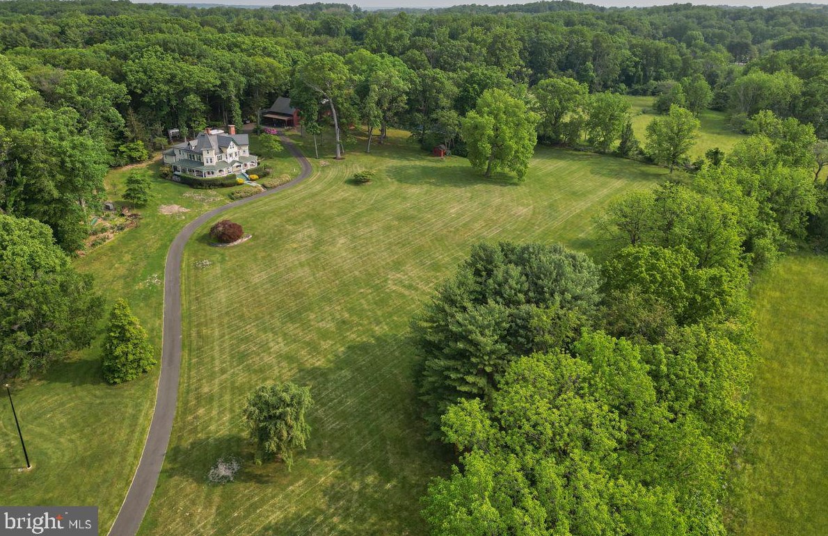 2951 Holicong Rd, Gardenville, PA