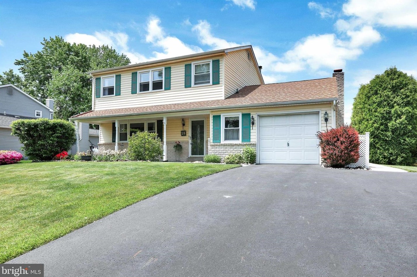 18 Crestland Ter, Gardenville, PA