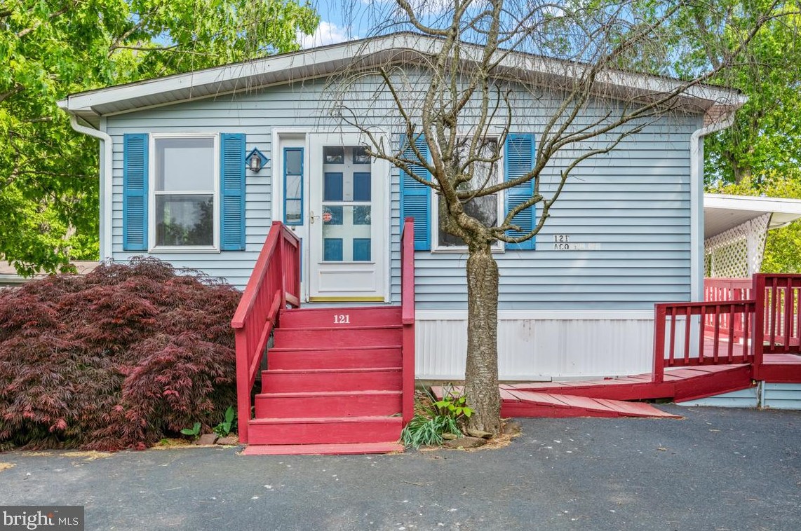 121 Acorn Ln, Sellersville, PA 18960