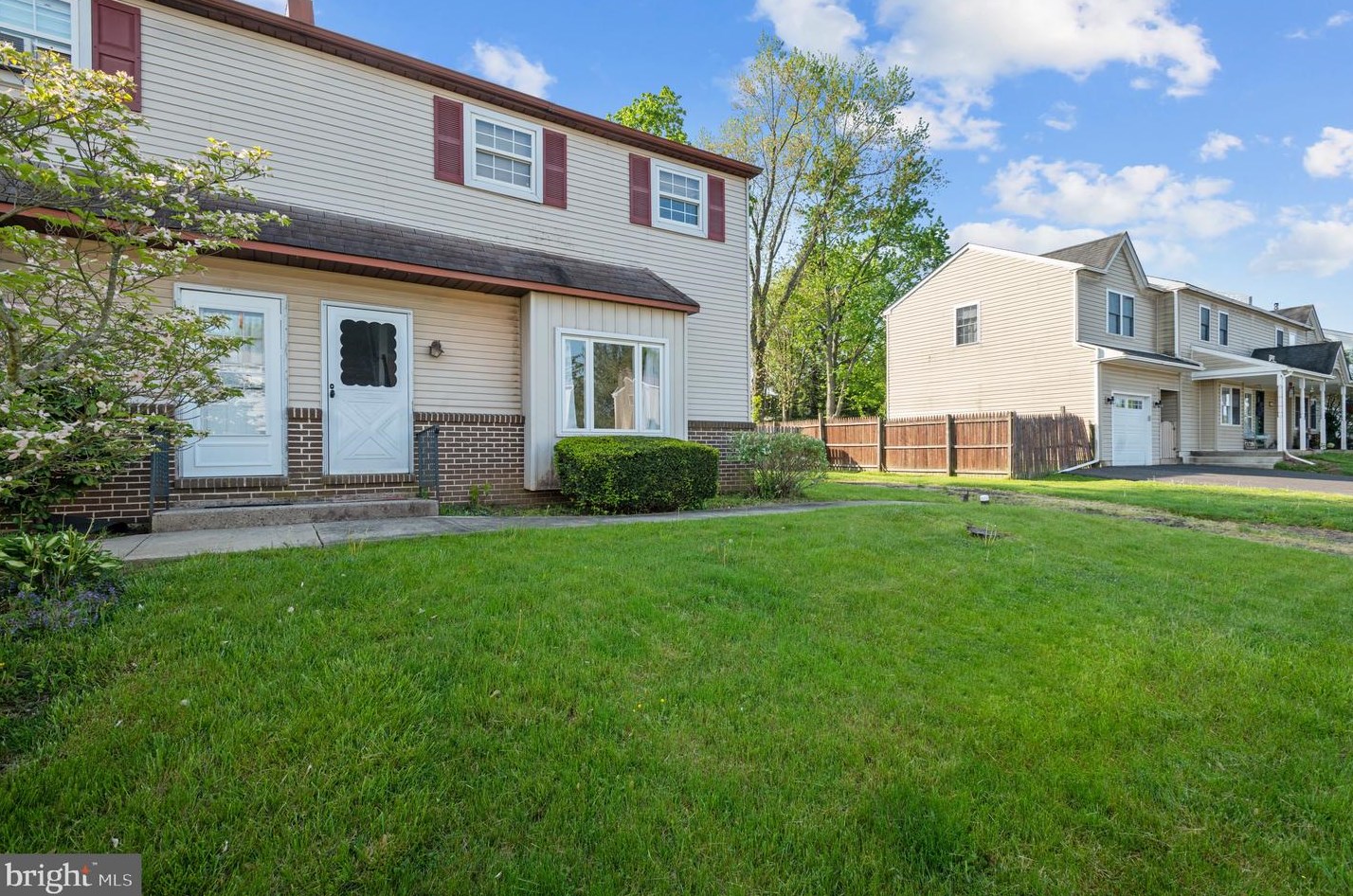 17 S Chestnut Ct, Perkasie, PA 18944