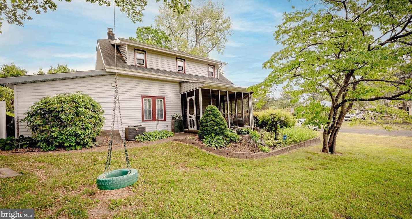 20 Valley Dr, Southampton, PA 18966