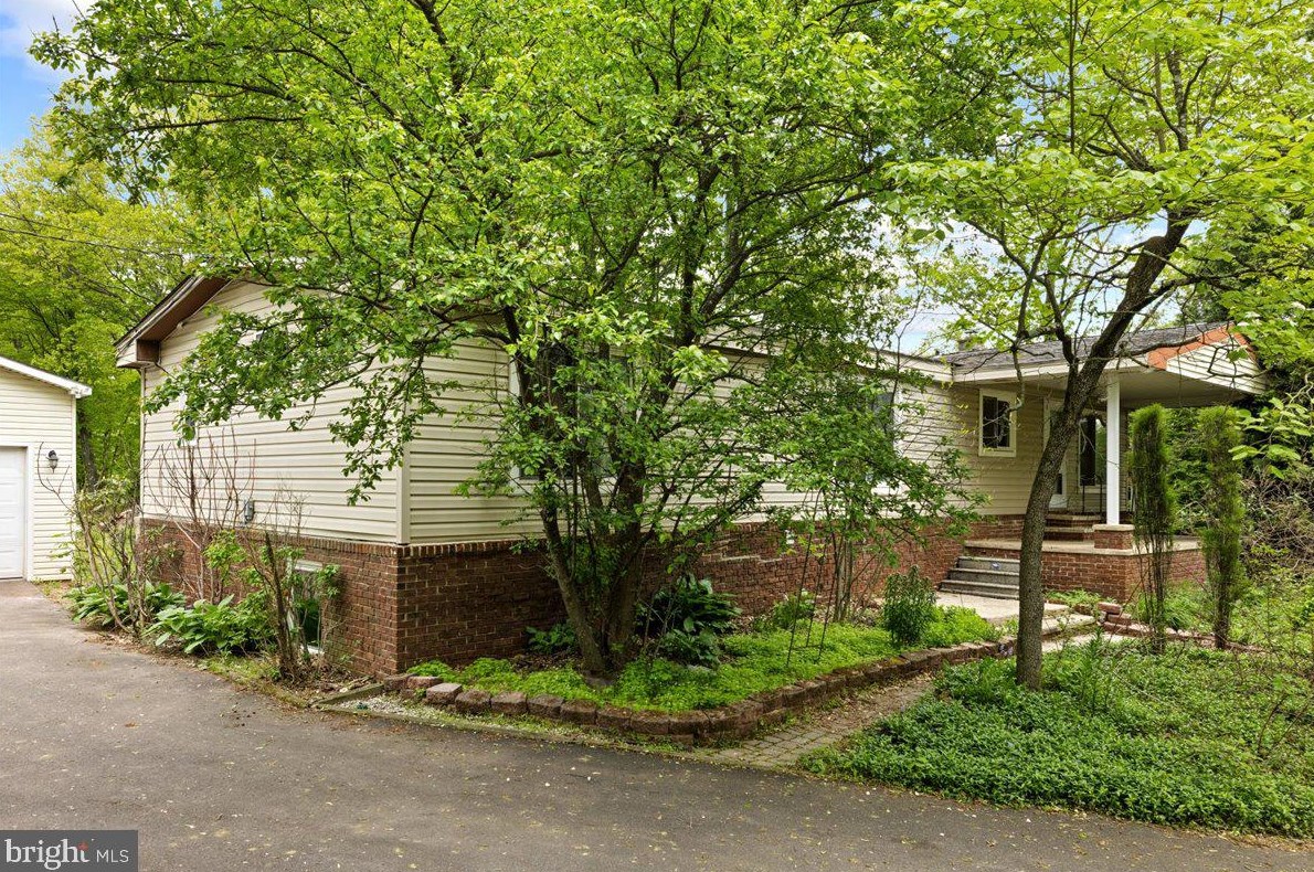 2409 Diamond St, Sellersville, PA 18960