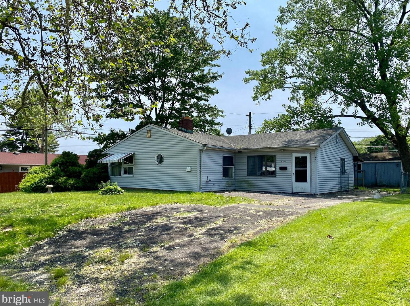 7 Gentle Rd, Levittown, PA 19057-3413