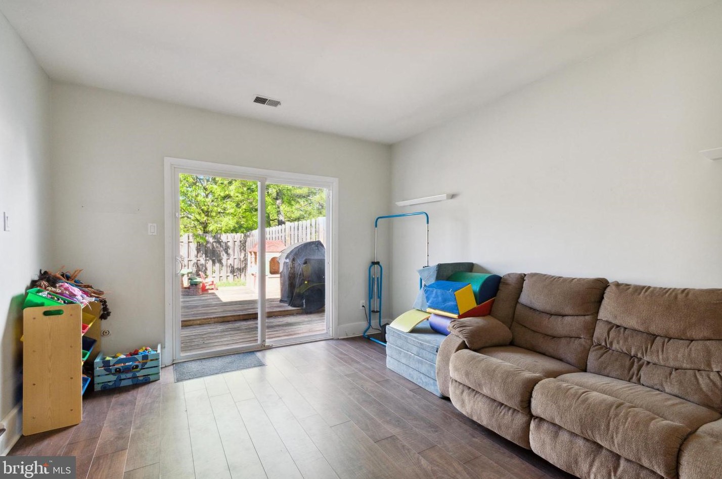 236 Canterbury Ct, Upper Makefield PA  18940-1416 exterior