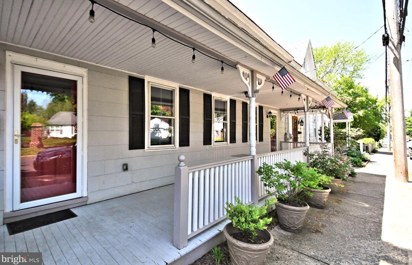 16 E Jefferson St, Upper Makefield, PA 18940