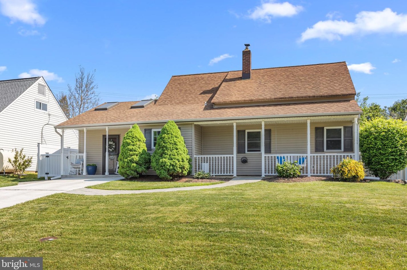 34 Rocky Pool Ln, Levittown, PA 19055