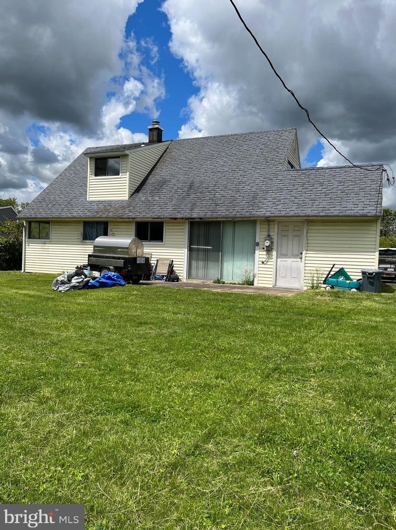 12 Trellis Rd, Levittown, PA 19056-1518