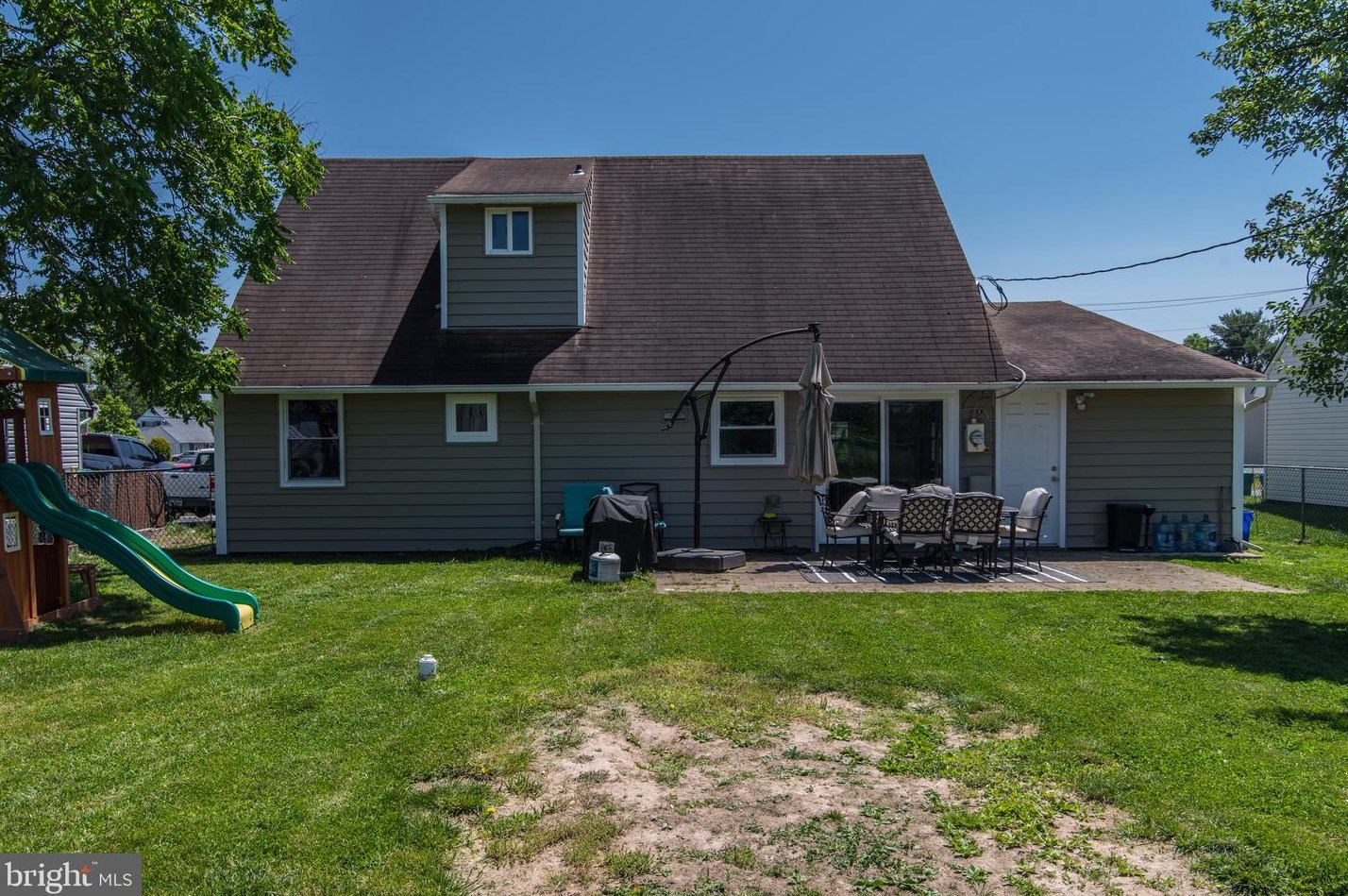 9 Kenwood Dr, Levittown PA  19055-2415 exterior