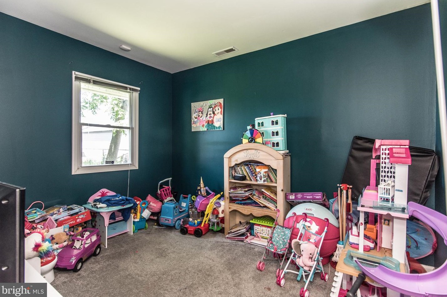 9 Kenwood Dr, Levittown PA  19055-2415 exterior