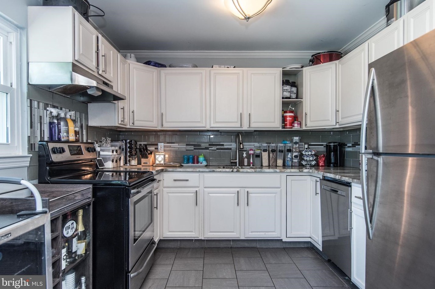 9 Kenwood Dr, Levittown PA  19055-2415 exterior