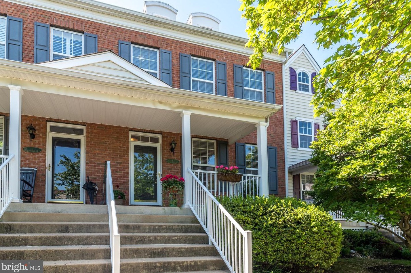 8 Woodbridge Dr, Gardenville, PA