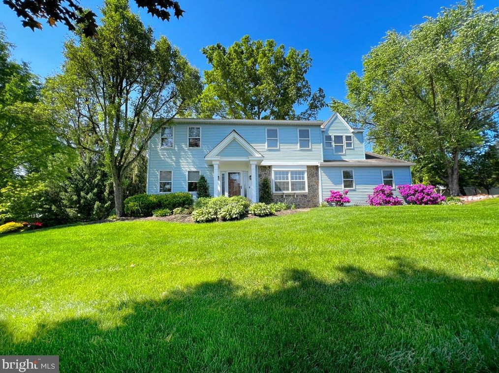 24 Pond View Dr, Southampton, PA 18954