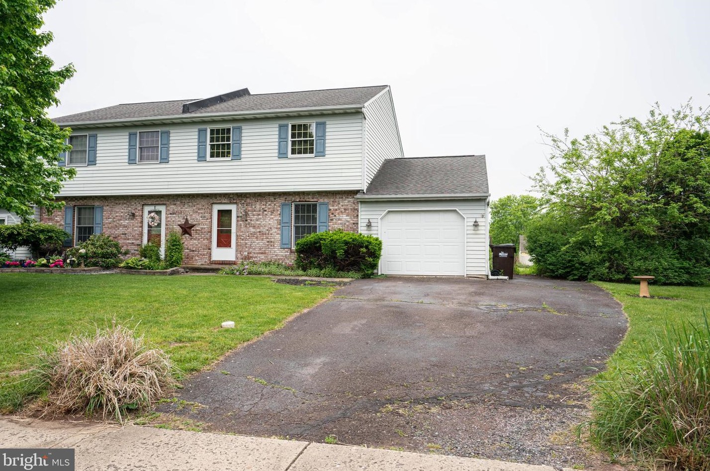 210 Pennwood Dr, Richlandtown, PA 18955