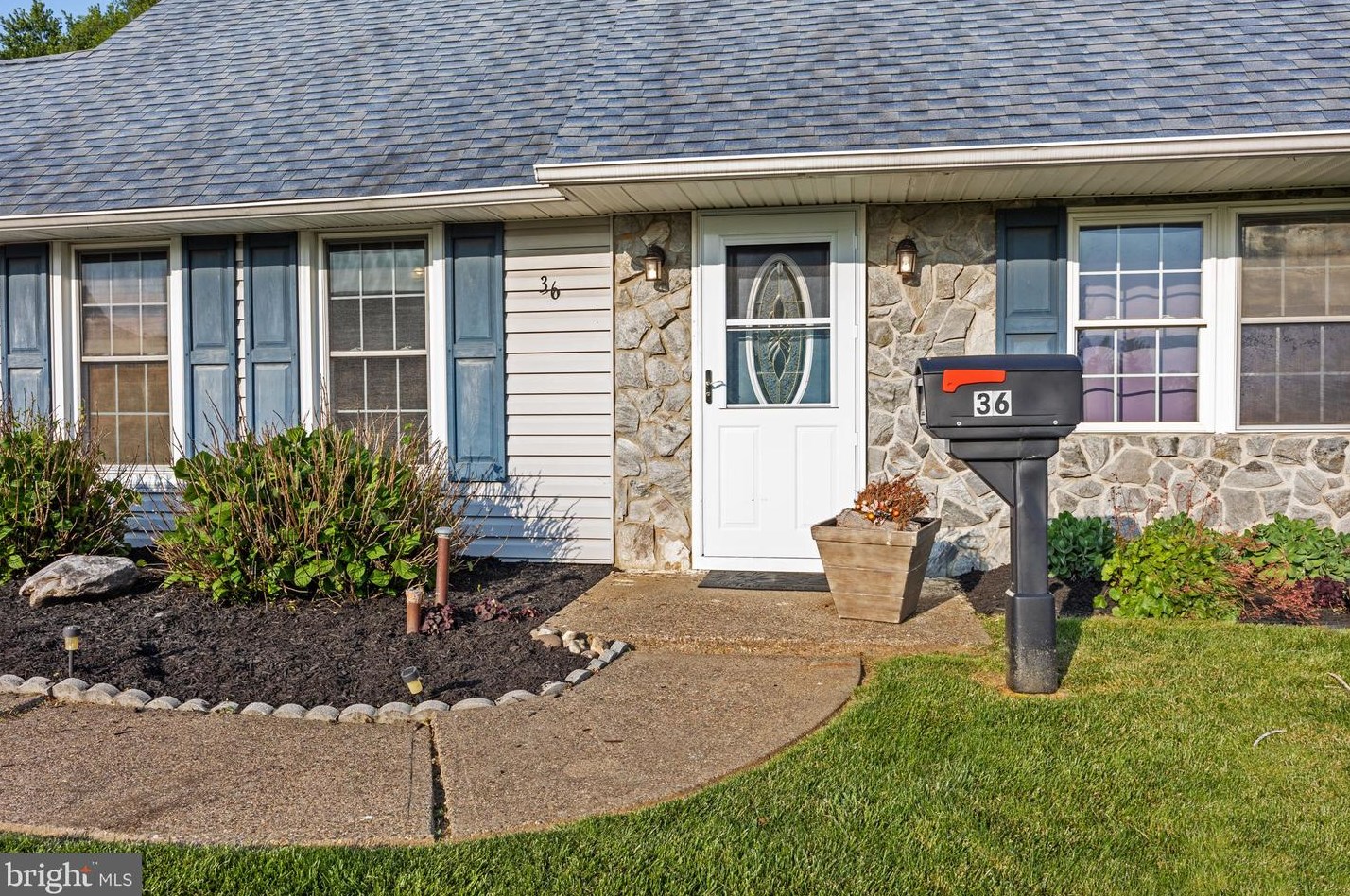 36 Towpath Rd, Levittown, PA 19056
