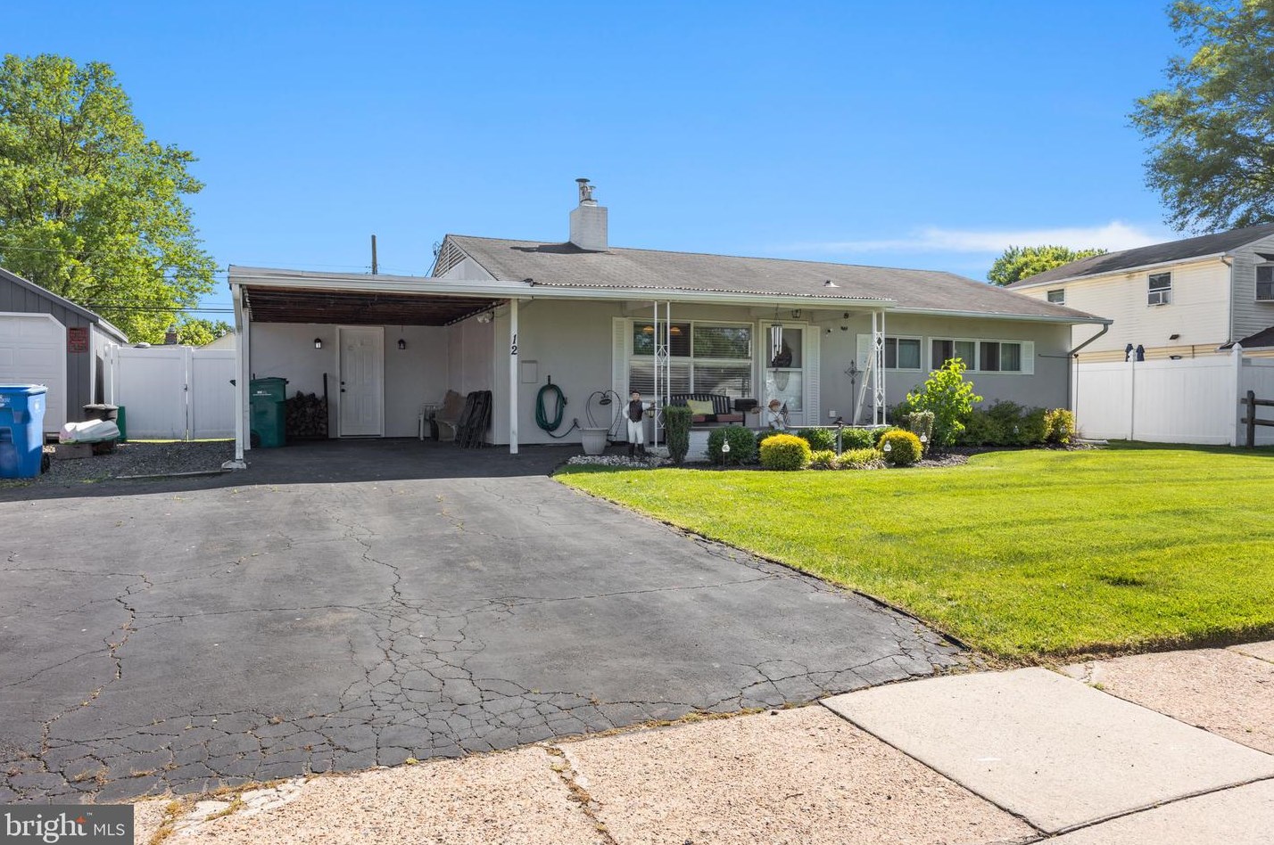 12 Sweetbriar Ln, Levittown, PA 19055