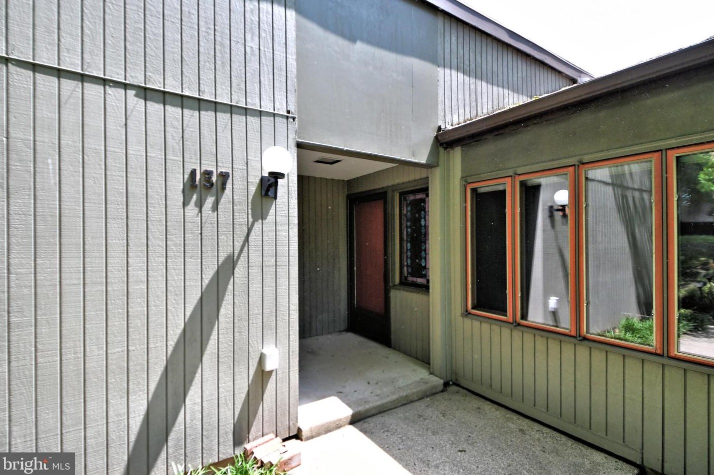 137 Lafayette St, Gardenville, PA 18901