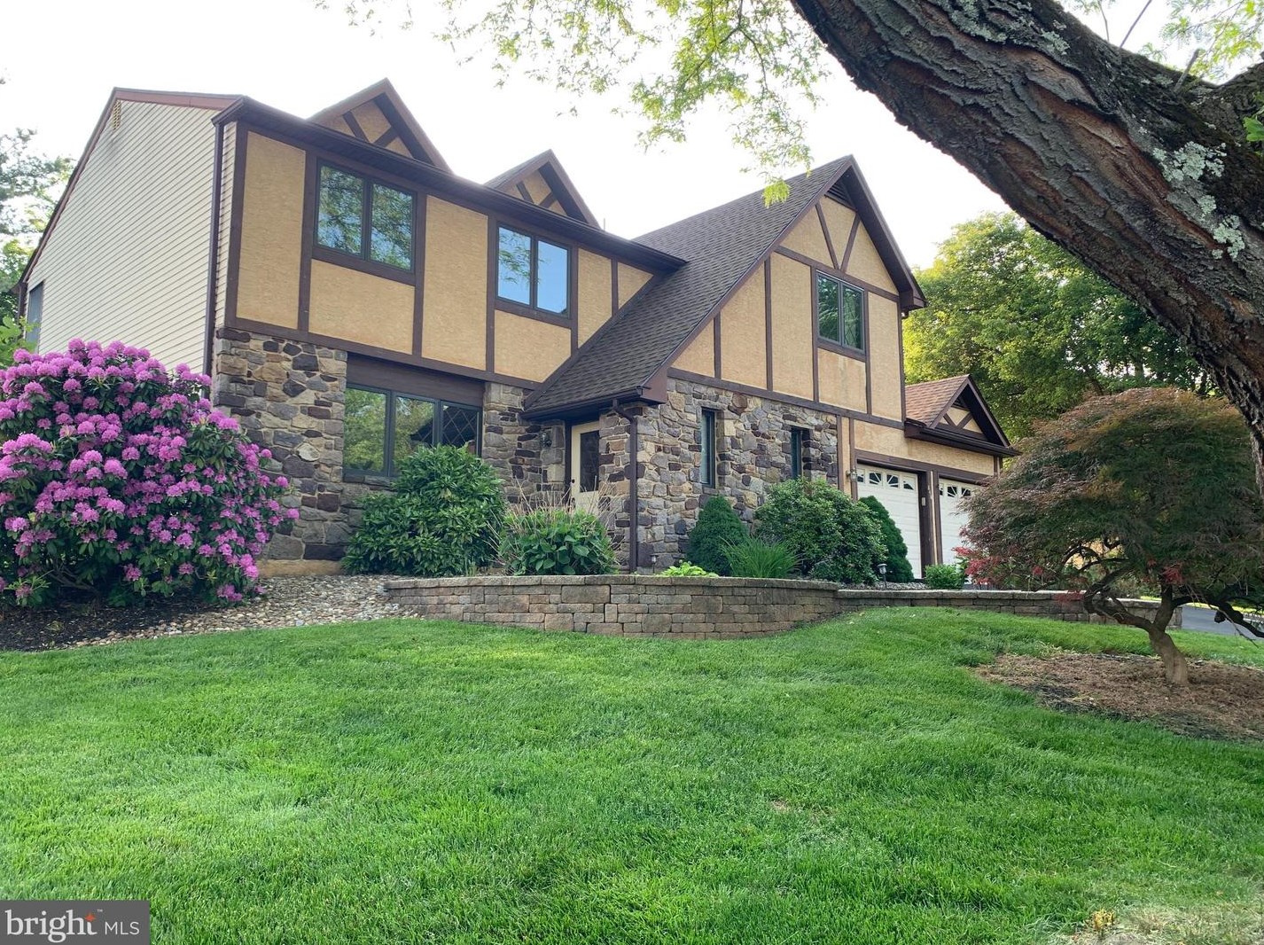 127 Fox Hollow Dr, Langhorne, PA 19053-2468