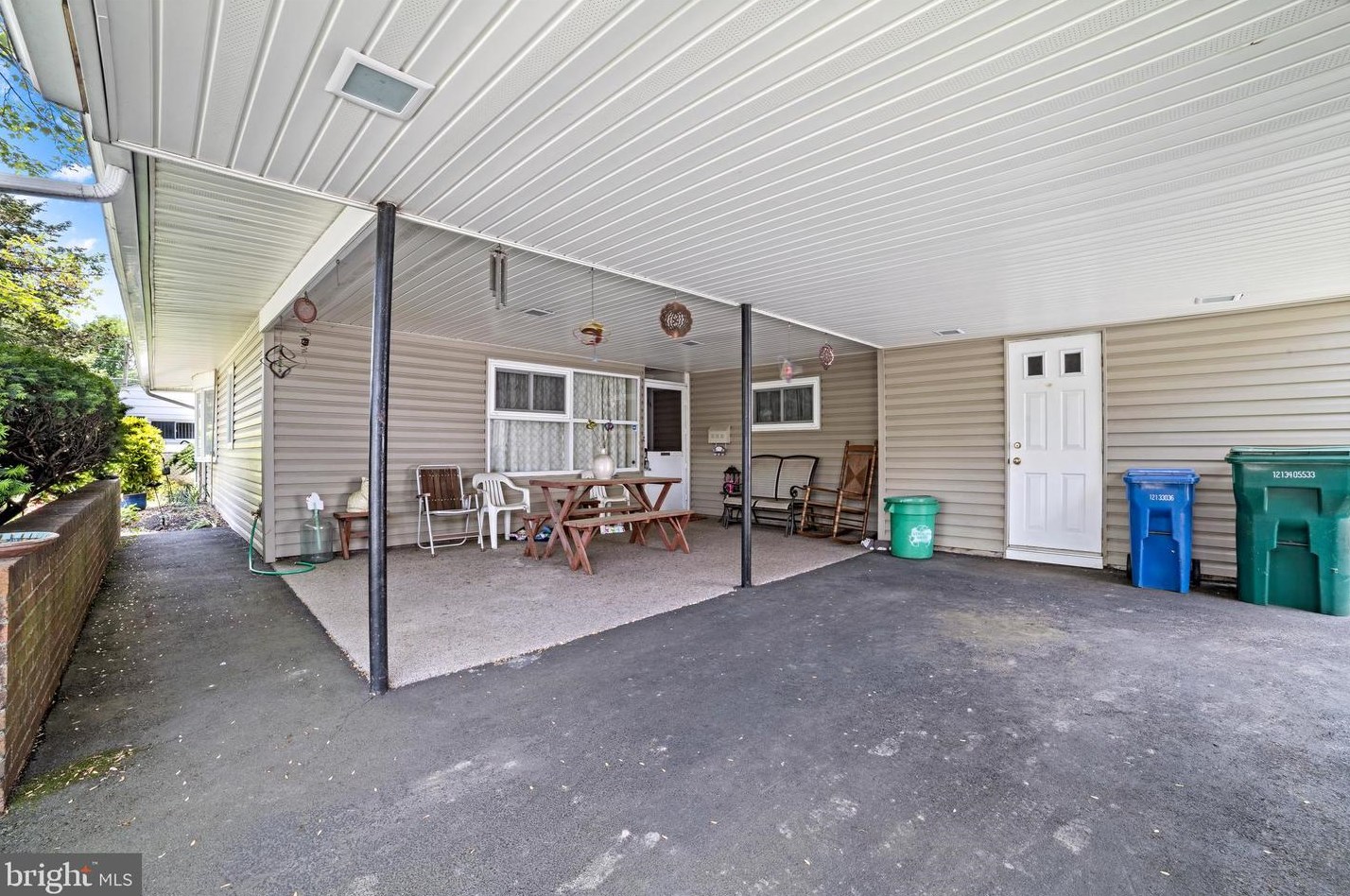 9 Mockorange Ln, Levittown, PA 19054