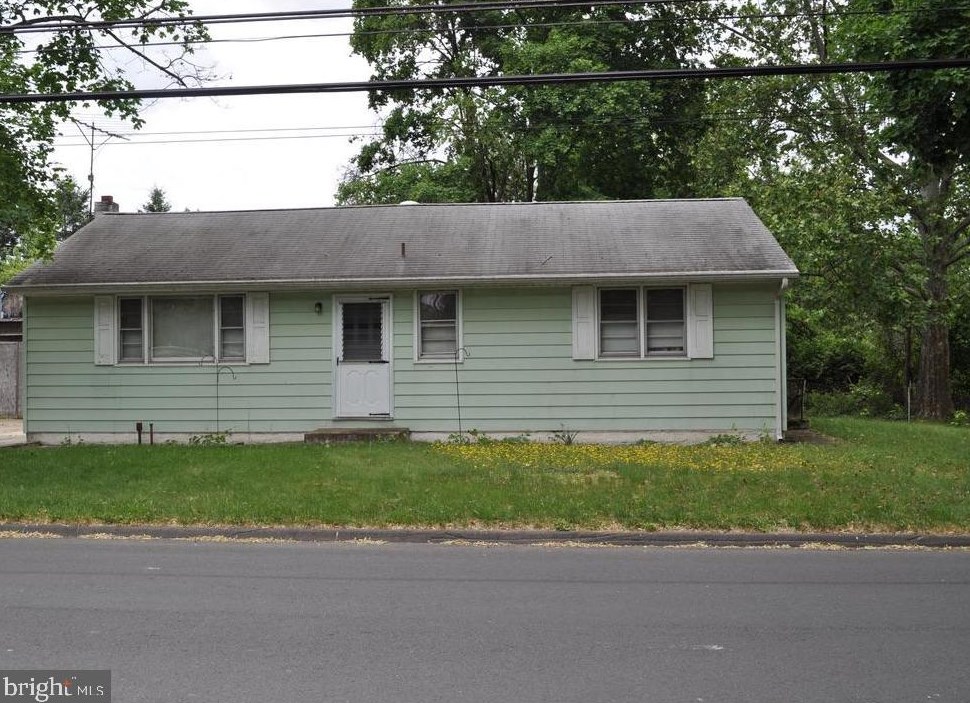 9244 Wheatsheaf Rd, Yardley, PA 19067