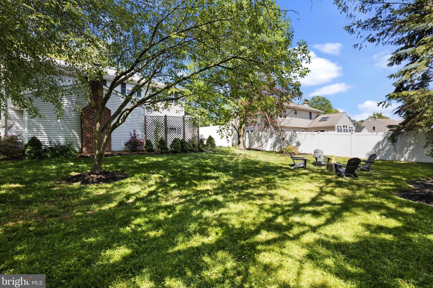 278 Burgundy Ln, Upper Makefield PA  18940-1666 exterior