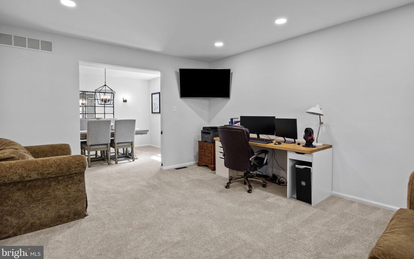 278 Burgundy Ln, Upper Makefield PA  18940-1666 exterior