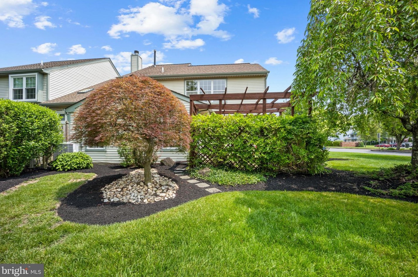 1 Laurel Cir, Upper Makefield PA  18940-3221 exterior