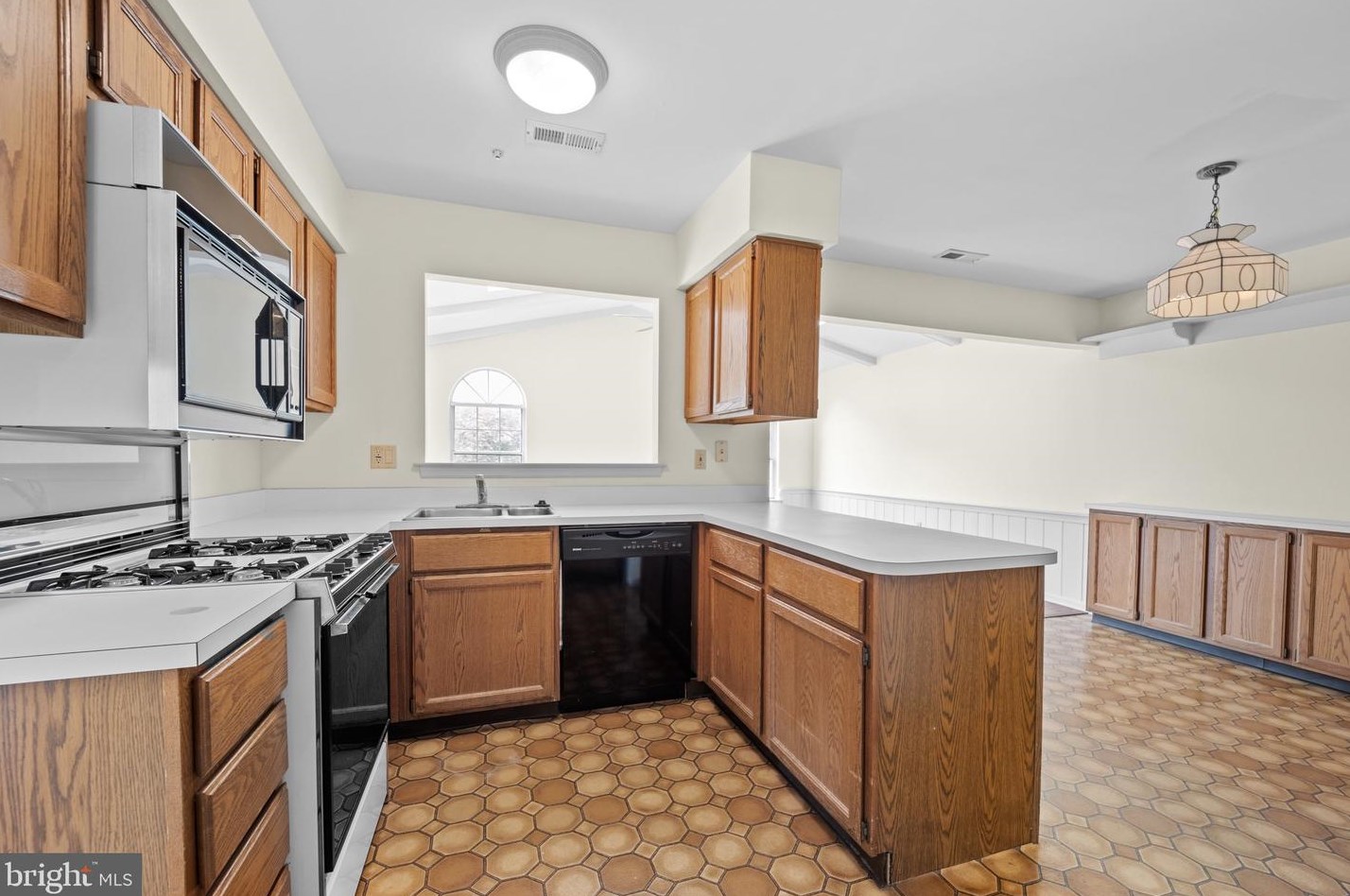 1 Laurel Cir, Upper Makefield PA  18940-3221 exterior