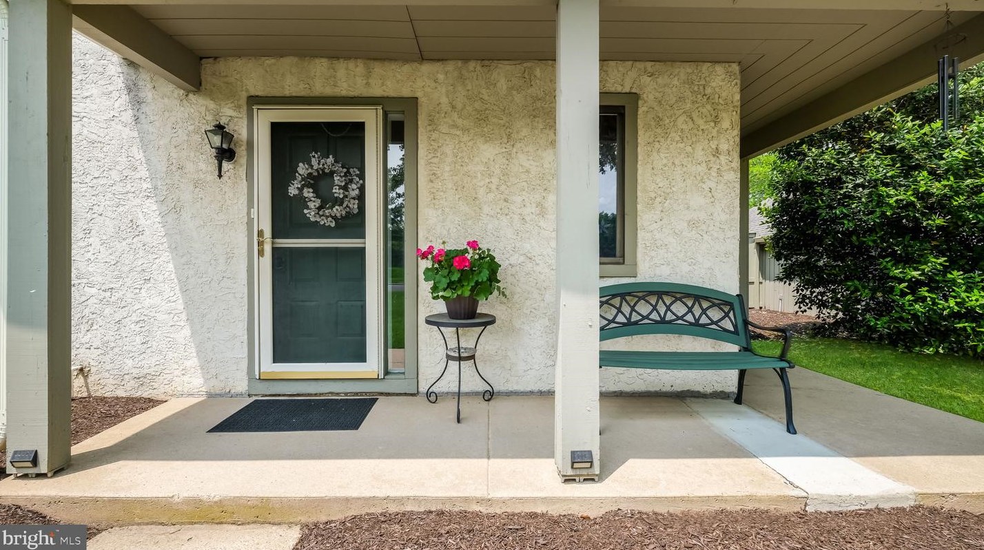 219 Yellow Springs Ct, Yardley, PA 19067