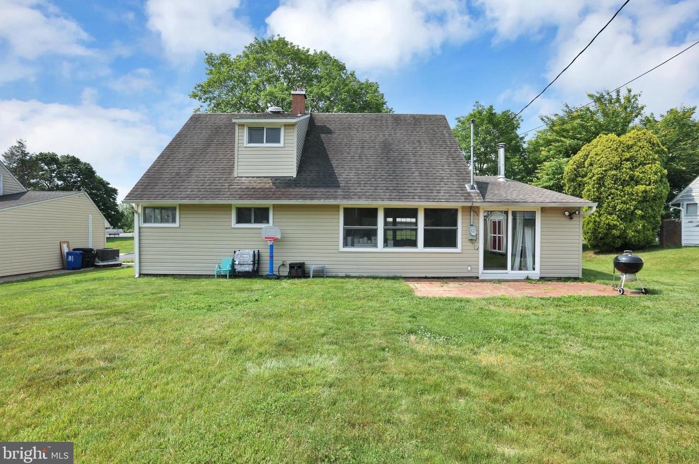 27 Cobalt Ridge Dr S, Levittown, PA 19057