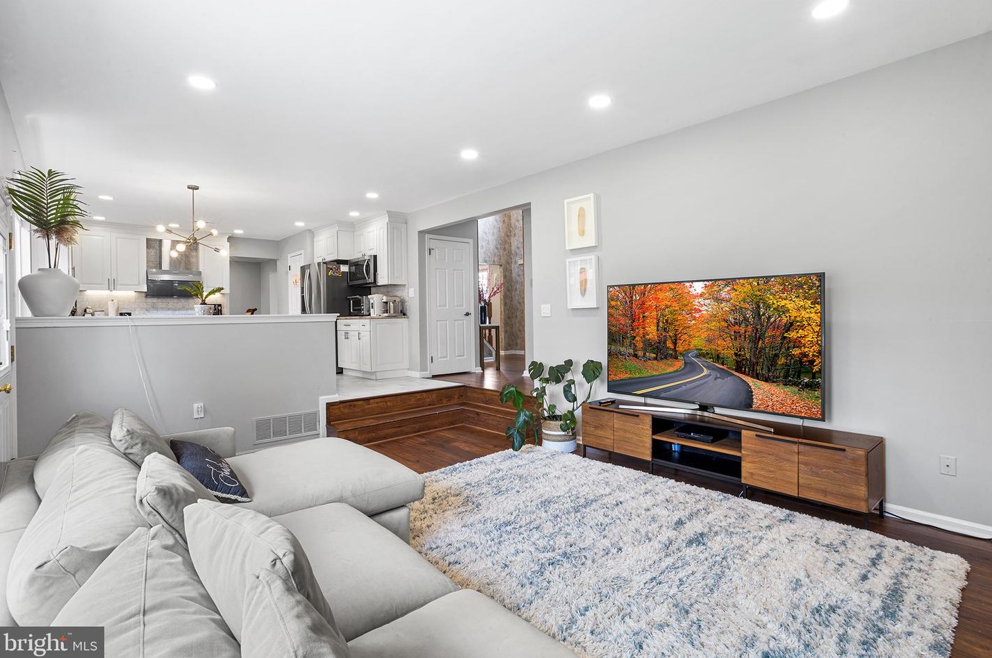 10 Chickory Pl, Upper Makefield PA  18940-1253 exterior