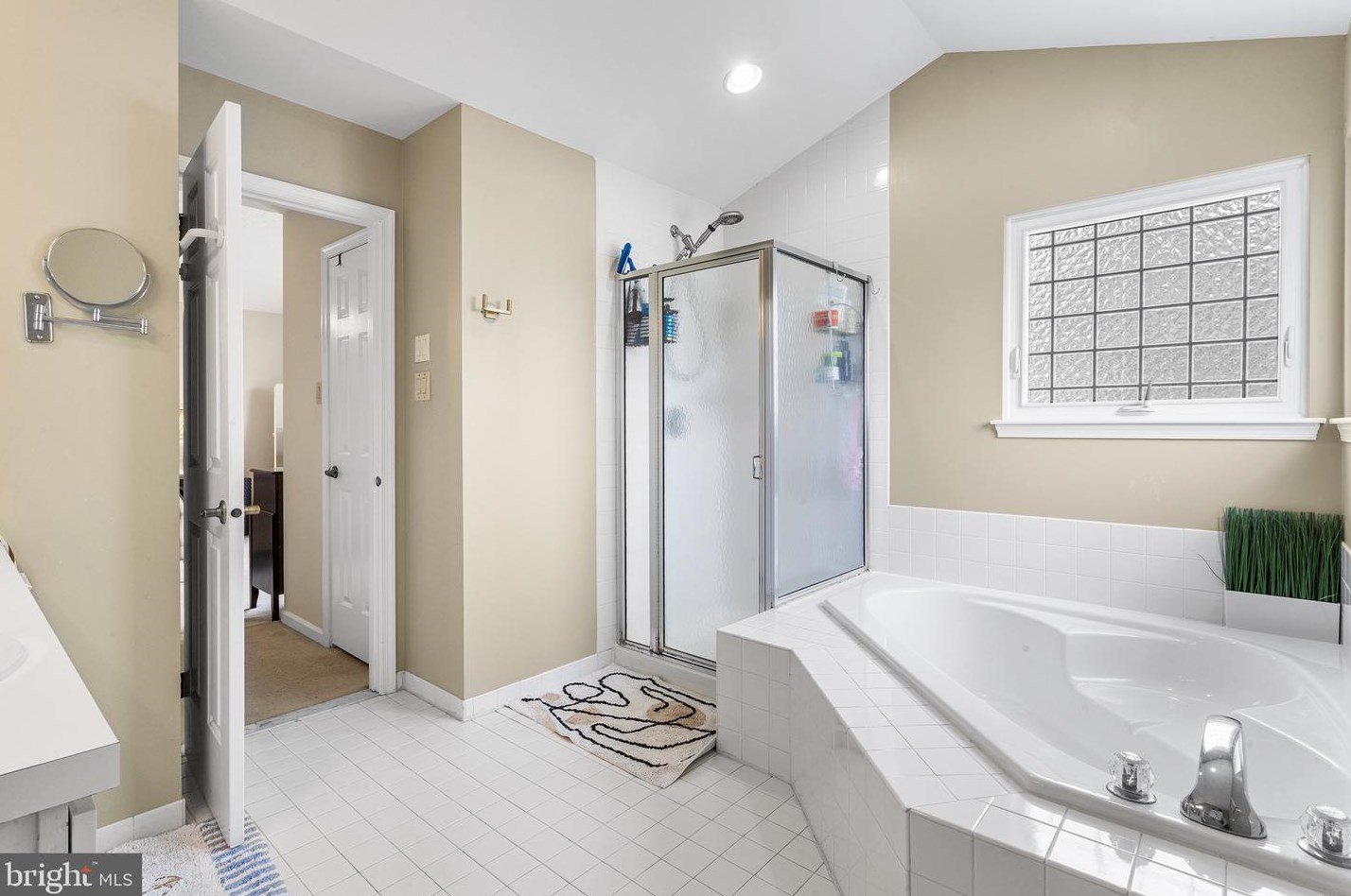 10 Chickory Pl, Upper Makefield PA  18940-1253 exterior