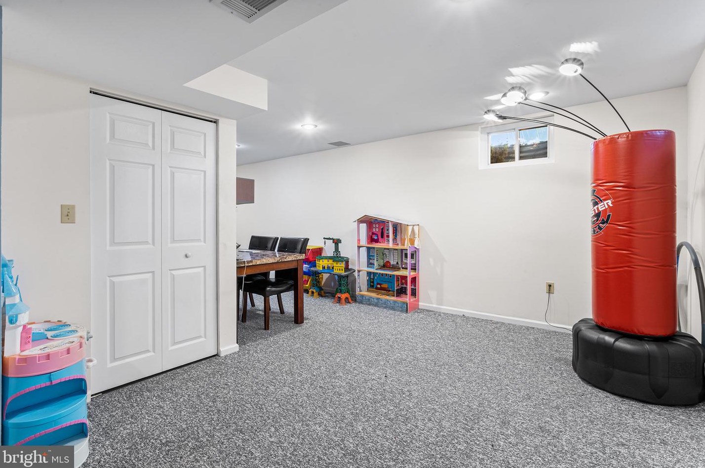 10 Chickory Pl, Upper Makefield PA  18940-1253 exterior