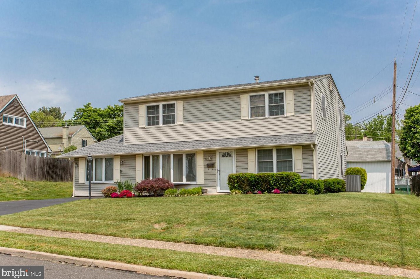 6 Coral Rock Rd, Levittown, PA 19057-1721