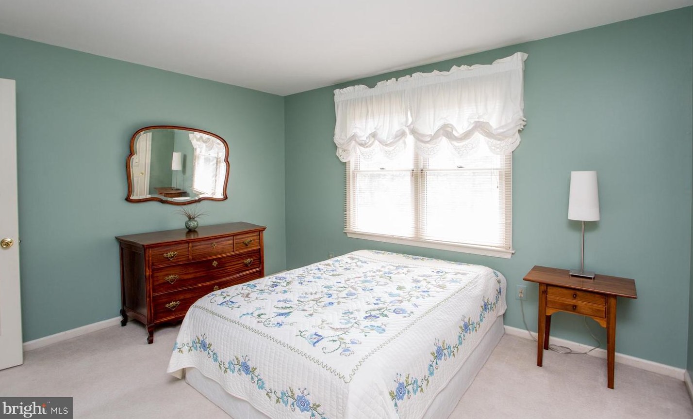 620 Schwenkmill Rd, Perkasie PA  18944-2248 exterior