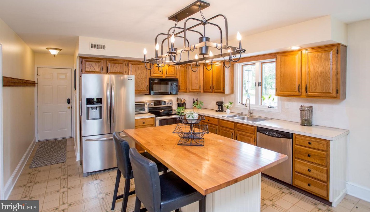 620 Schwenkmill Rd, Perkasie PA  18944-2248 exterior