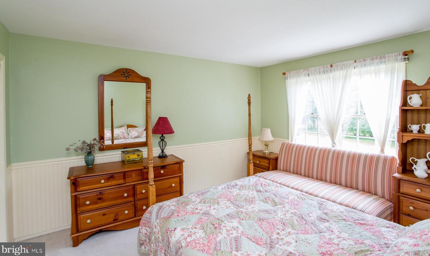 620 Schwenkmill Rd, Perkasie PA  18944-2248 exterior