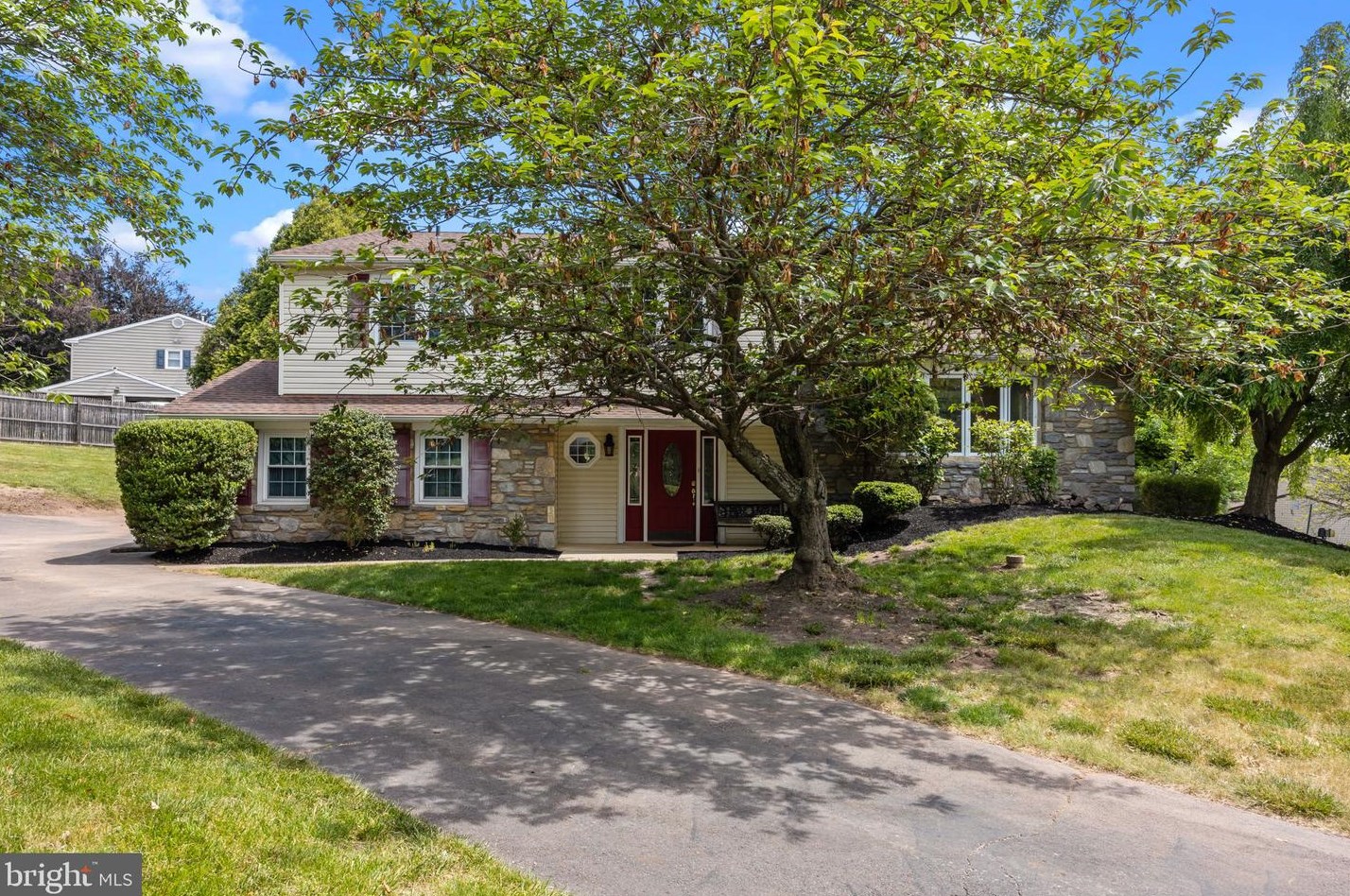 5 High Point Dr, Southampton, PA 18966-1649
