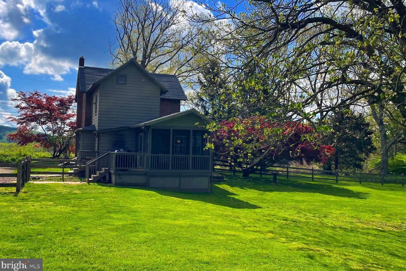 889 Sherers Hill Rd, Riegelsville, PA 18077