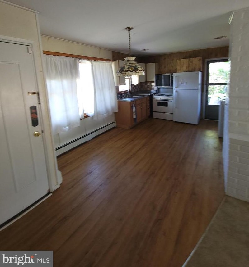 50 Emerald Ln, Levittown, PA 19054