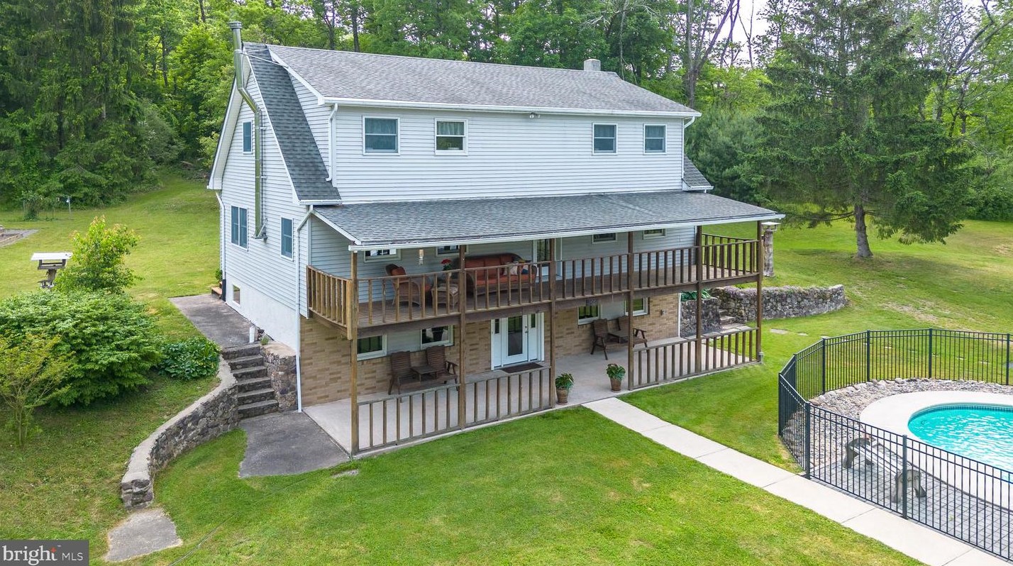 2662 Gallows Hill Rd, Kintnersville, PA 18930-9714