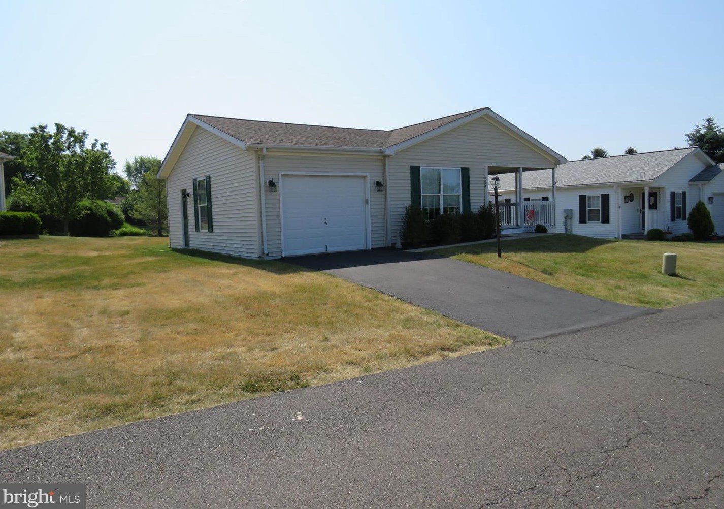 564 Bent Pine Cir, New Hope, PA 18938-1583