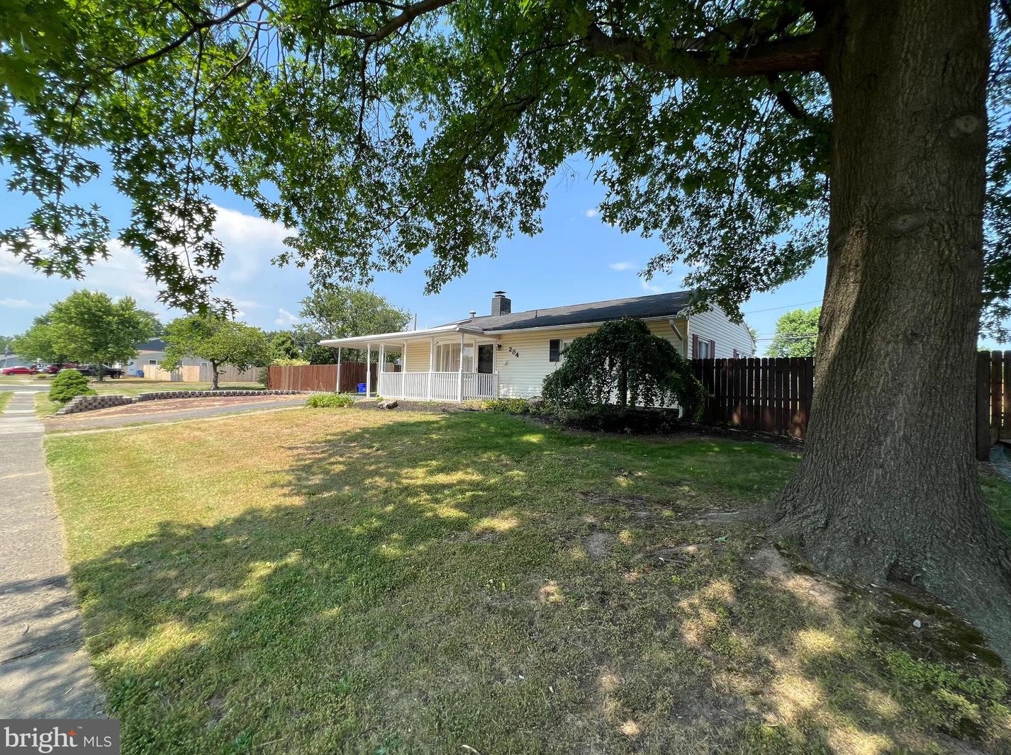 284 Dogwood Dr, Levittown, PA 19055