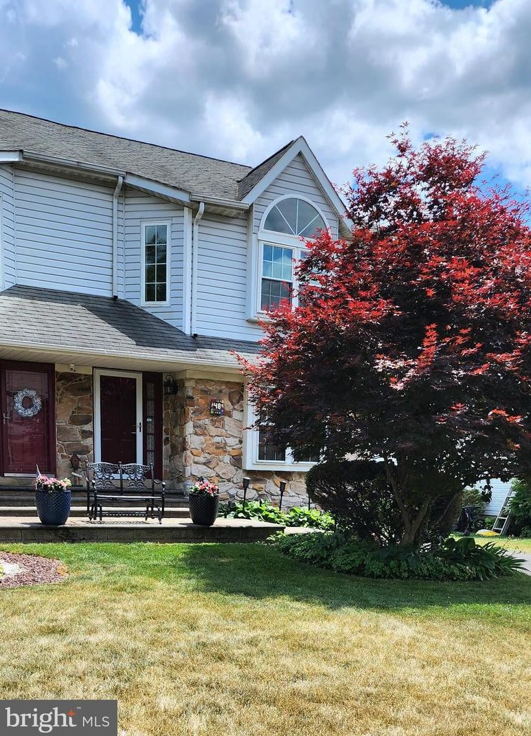 48 Pearl Dr, Gardenville, PA